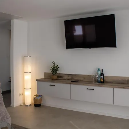Oppenheimstrasse 2 Apartment